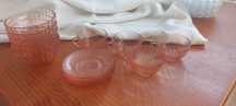 Loiça rosa transparente, taças e Chávenas café