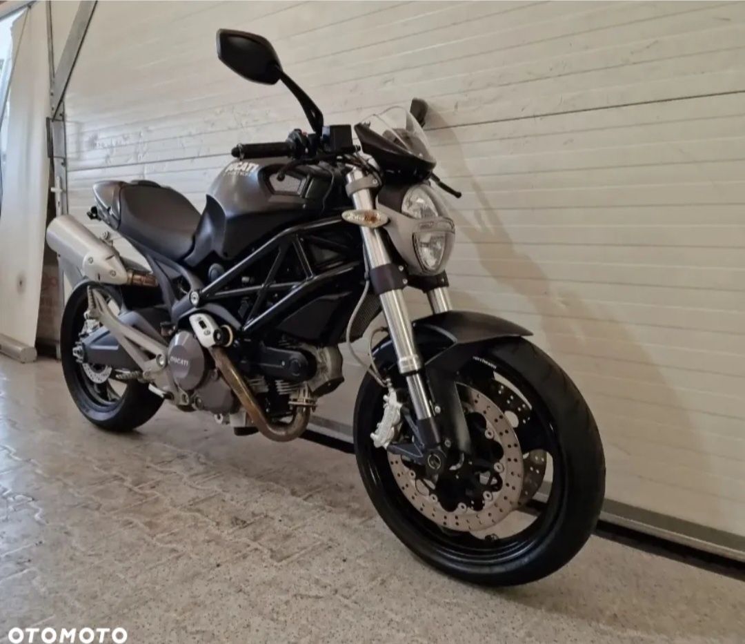 Ducati Monster 696