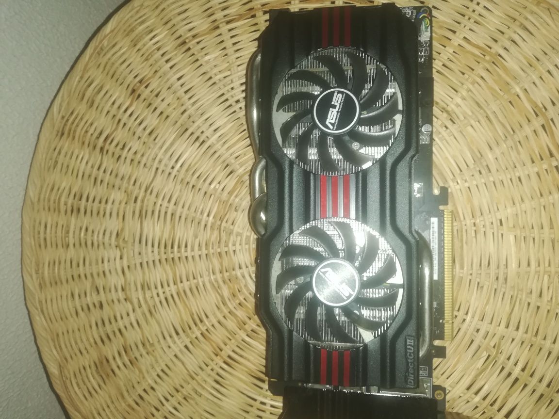 Placa gráfica Asus gtx 770 directcu ll