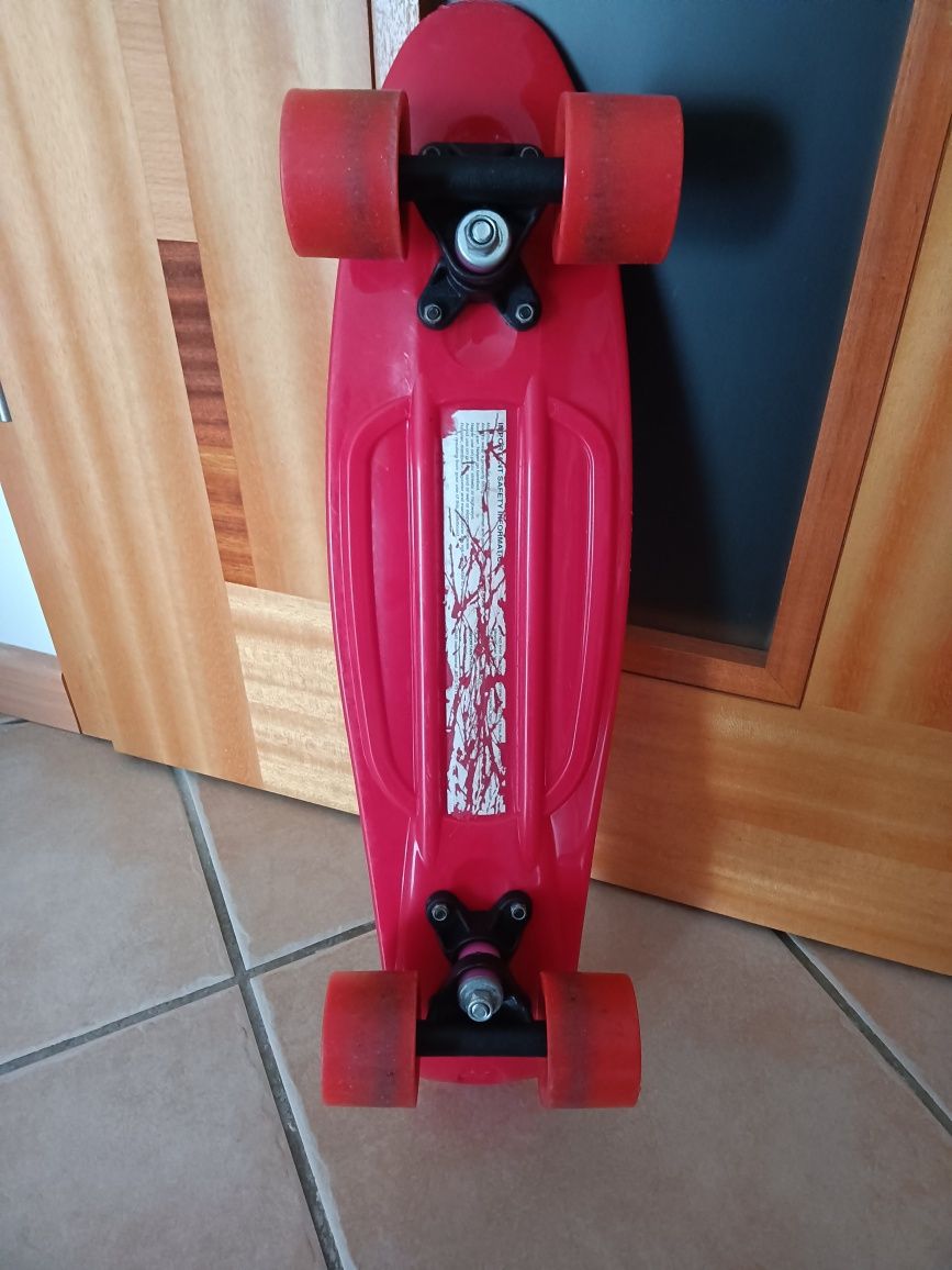 Skate vermelho .