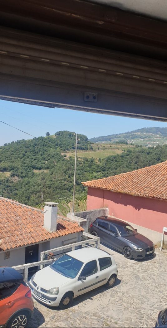 2 casas na aldeia no Douro