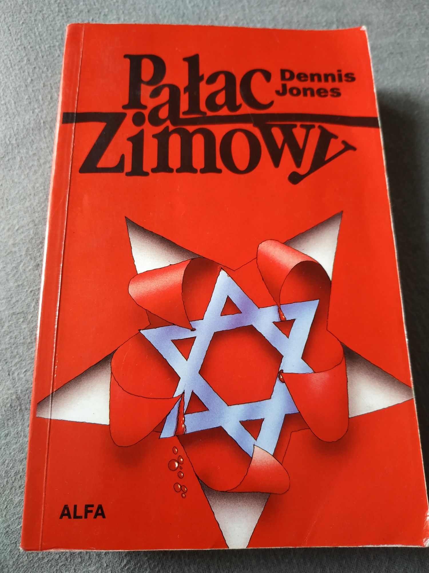 Pałac zimowy. Dennis Jones