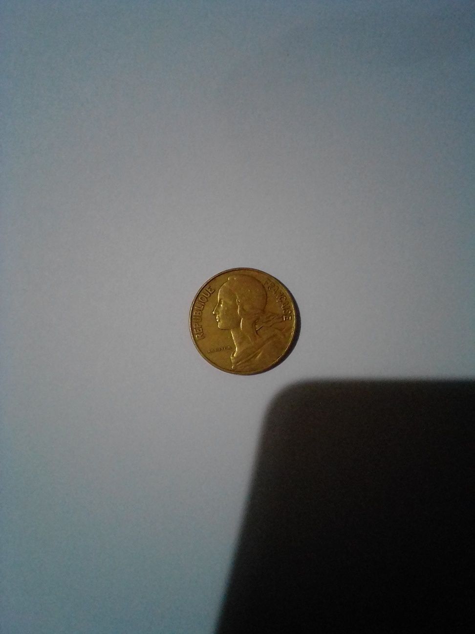 Продам монету Франції