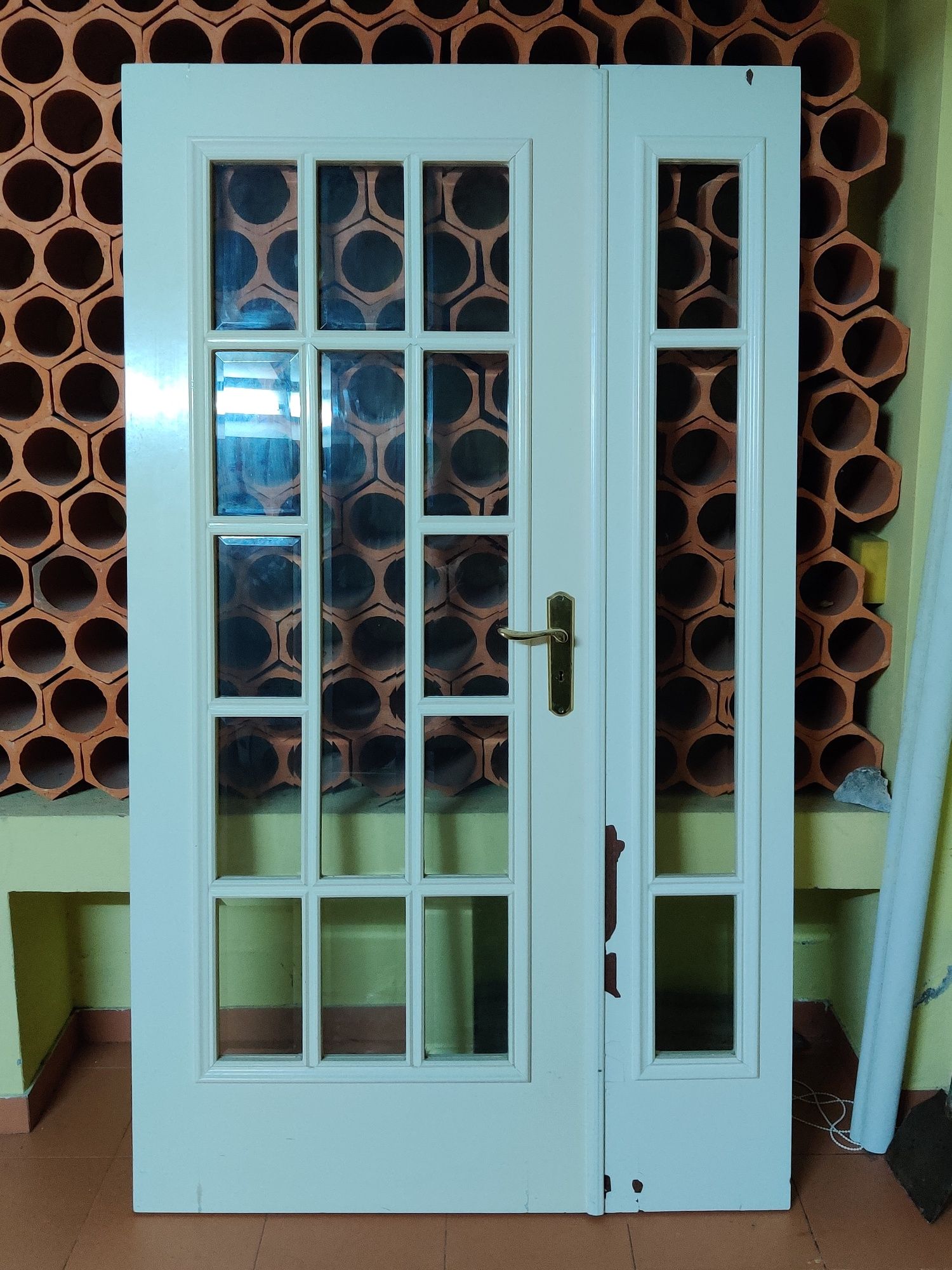 Porta de madeira maciça com vidro