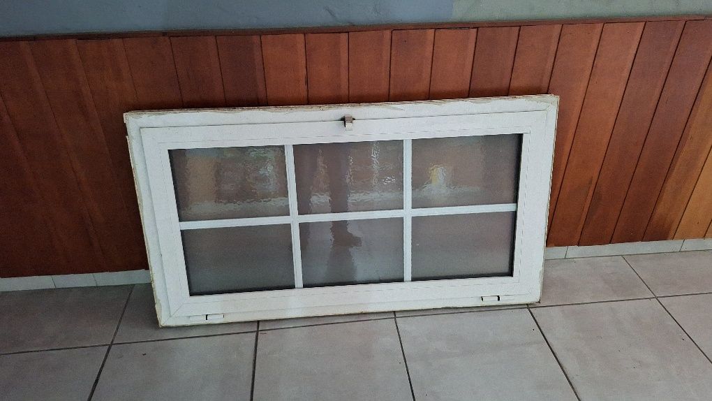 Janela de garagem em alumínio