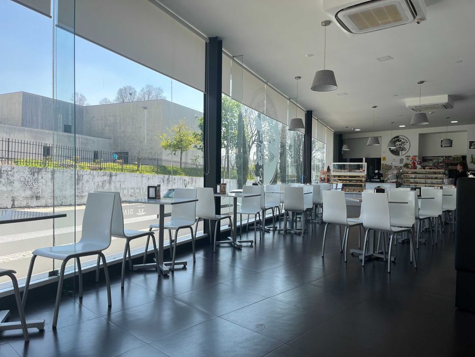 Confeitaria pronta a funcionar