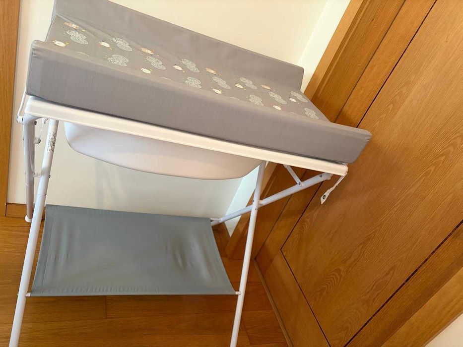 Banheira com trocador dobrável para bebé — como nova