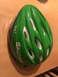 Dois capacetes de ciclismo