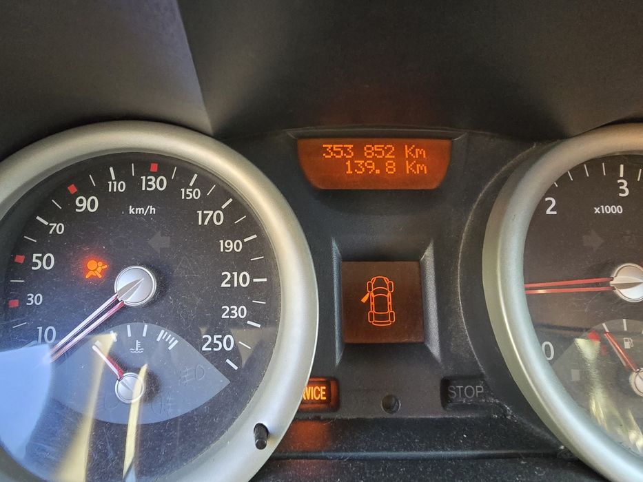 Vendo Megane 2005 em bom estado e á andar bem