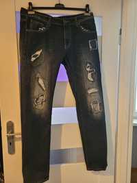 Spodnie męskie jeansy z oryginalnymi przetarciam