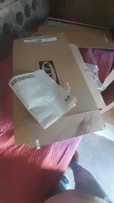 Mesa cabeceira ikea nova .Comprei mas não  cabe onde quero