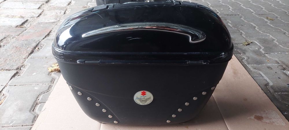 SUZUKI Zestaw Kufrów bocznych z stelażem