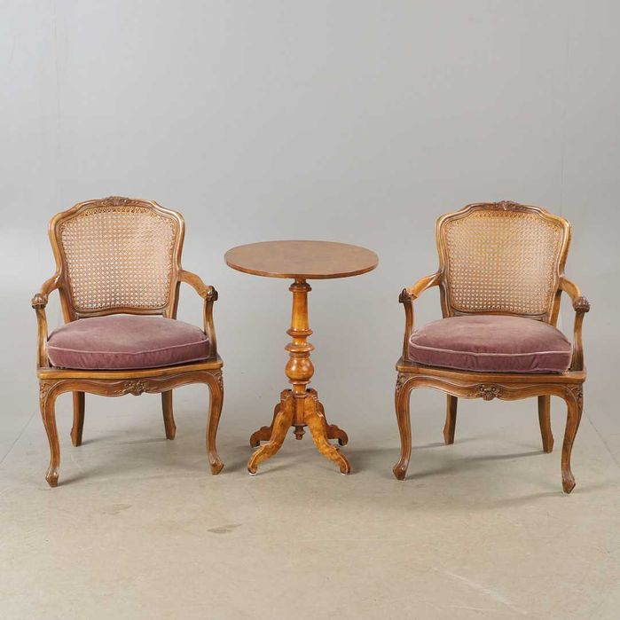 Dwa fotele plus stolik