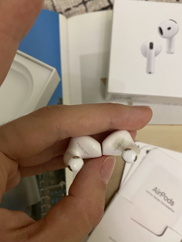 Навушники Airpods 4