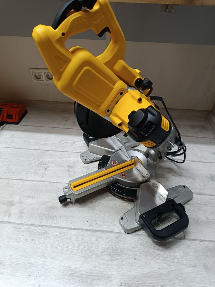 Dewalt DWS 773 торцовка деволт, куторіз