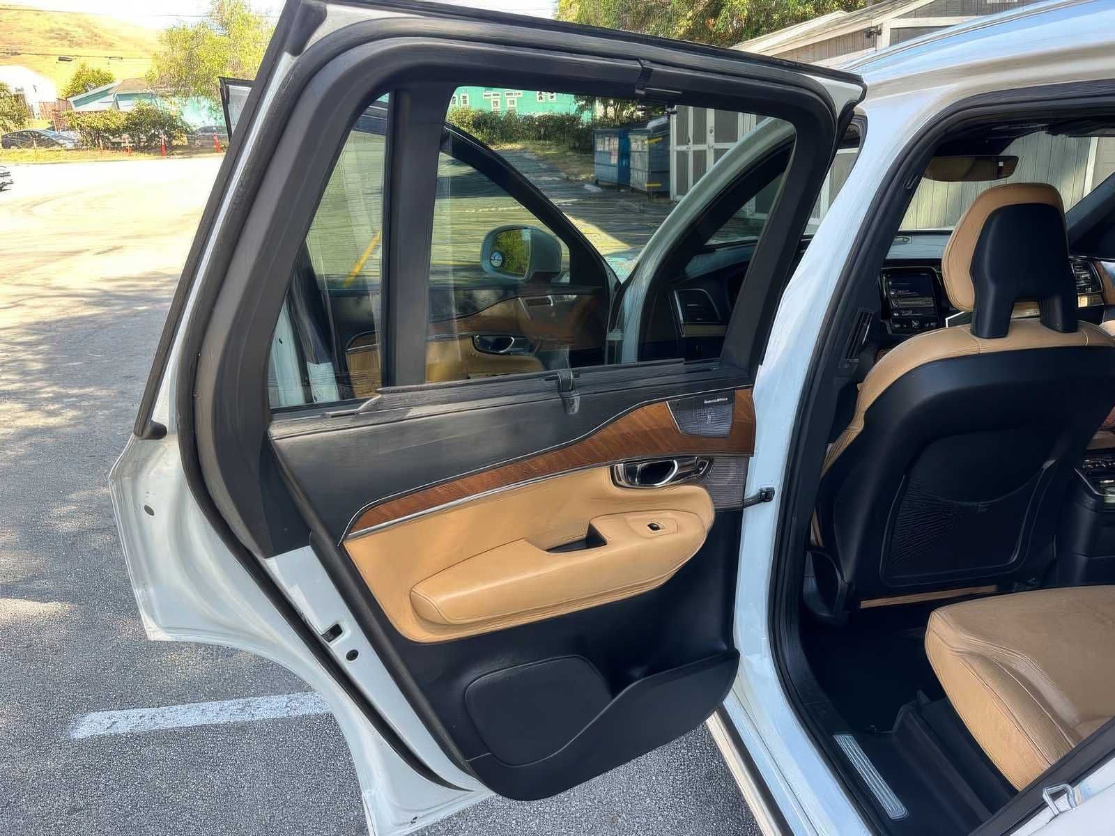 2017 Volvo XC90 T8 eAWD Inscription
