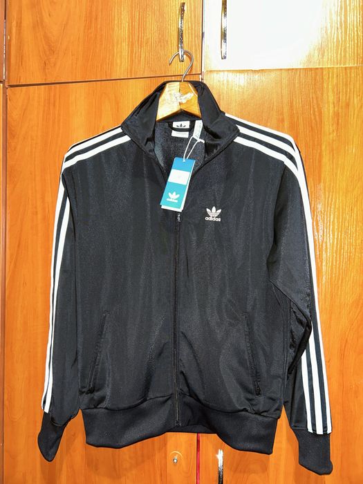 Олімпійка adidas XS оригінал з бірками, подробиці в лс (можливий торг)