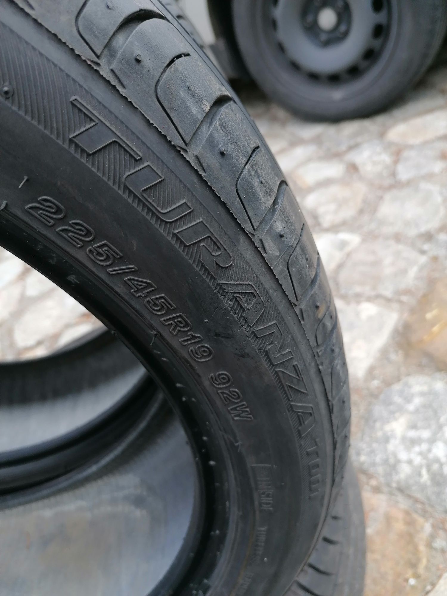 Opony letnie 2szt. Bridgestone 225 45 R19