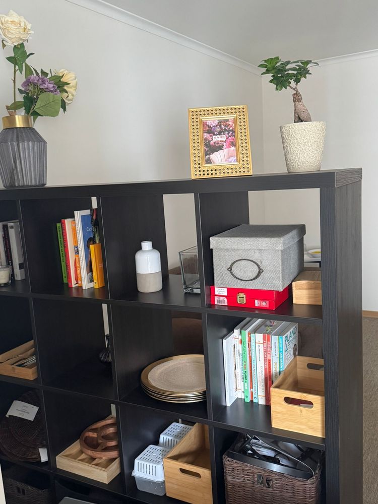 Estante Kallax do IKEA, 147cmx147cm, em muito bom estado