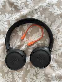 Headphones JBL e cabo p/carregamento