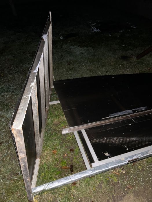 Pleksa ze stelażem metalowym