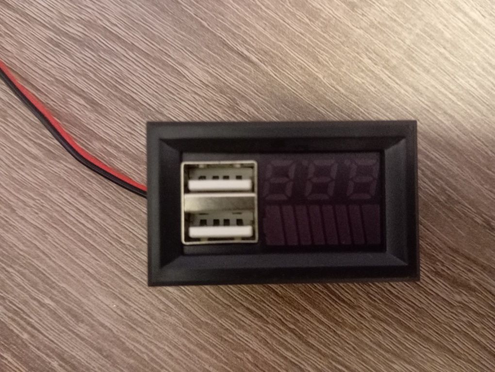 Вольтметр цифровой с гнездами USB