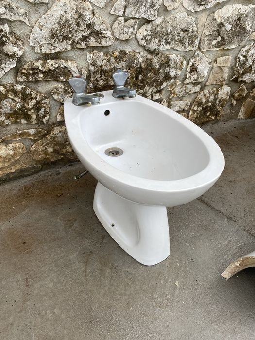 Lavatórios de casa de banho, bidé e urinol
