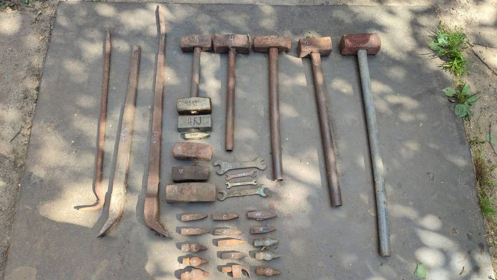 Лом лапчатый костыльный
.Кувалды из бронзы.