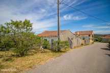 Casa Antiga com quintal para Recuperação em Louriçal
