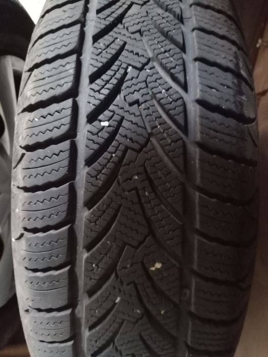 Opony zimowe rozmiar 15 Toyota Auris 1 z felgami. Idealny stan!