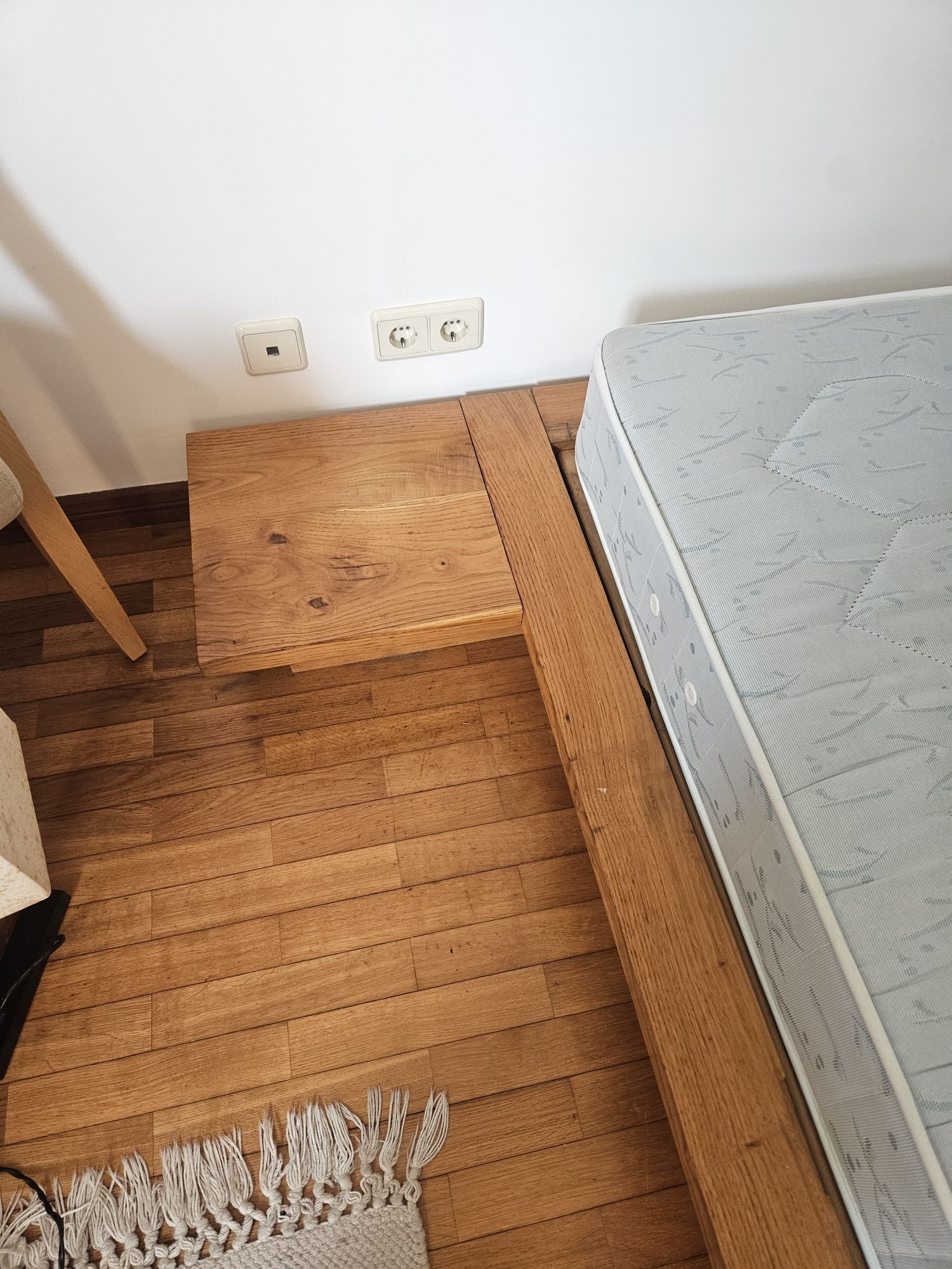 Cama de casal com colchao - madeira