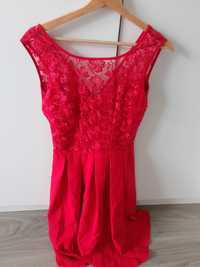Czerwona koronkowa sukienka weselna