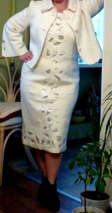 Великолепный костюм- двойка из вареной шерсти  ( платье и жакет)