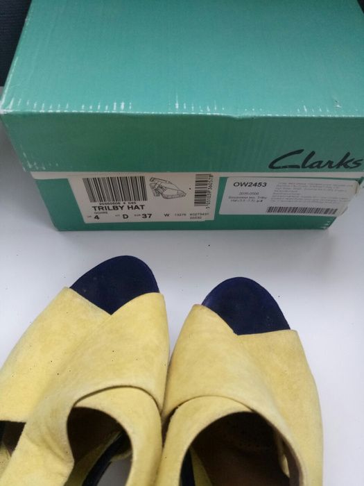 яркие замшевые босоножки на пробковой подошве Clarks