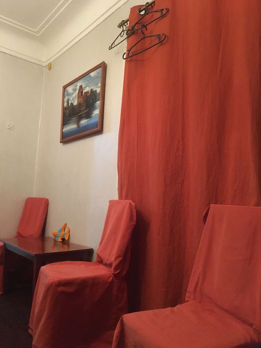 Продам 2х поверх. будинок з участком  10 сот.біля метро Перемога