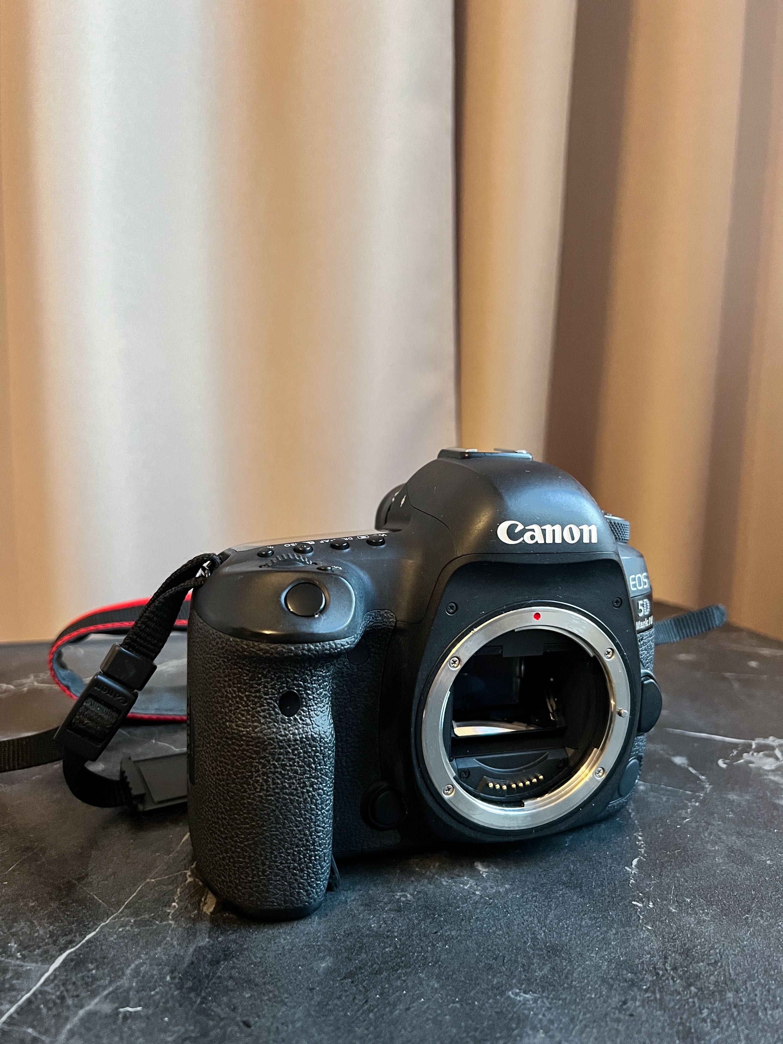 Canon EOS 5D Mark IV