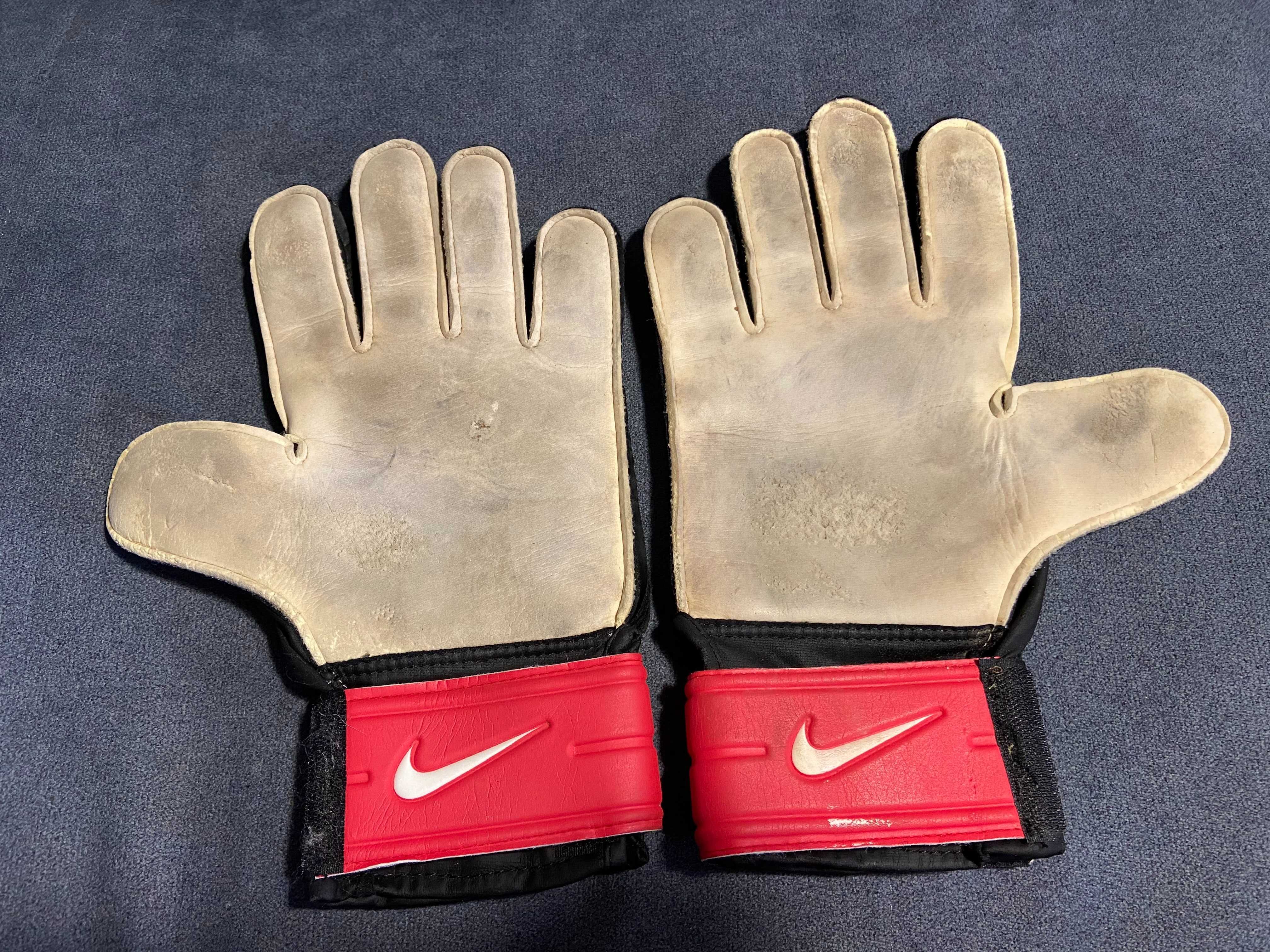 Вратарские перчатки Nike GK