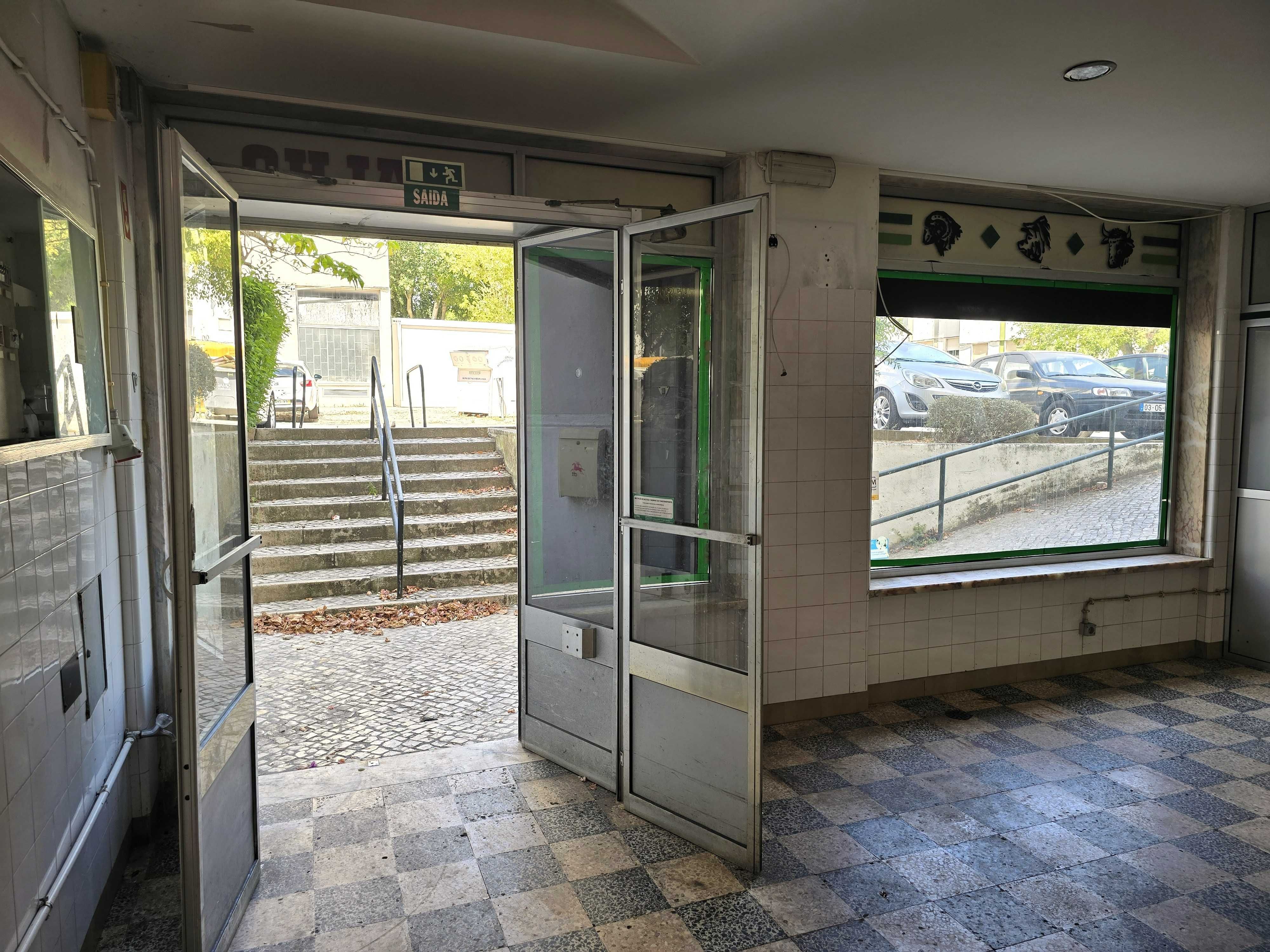 Espaço comercial em Rua Eça de Queiroz