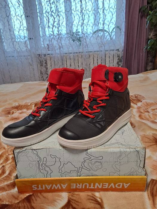 Продам,мото экипировку всё в состоянии  нового