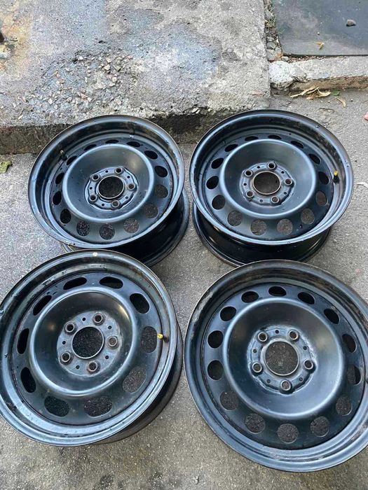 Диски оригінал БМВ R16 5*120 з оригінальними ковпаками.