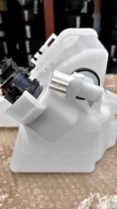 Mazda CX-50. Насос бачок омивача скла. Оригінал