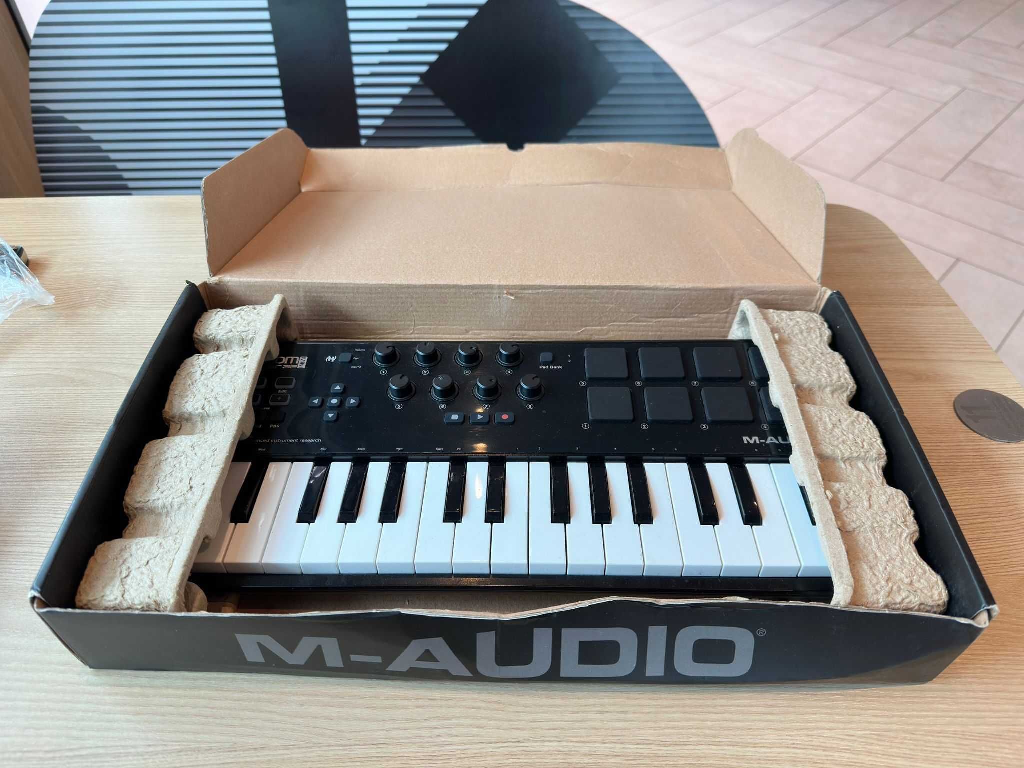 Controlador midi (M-Audio Axiom air mini 32)