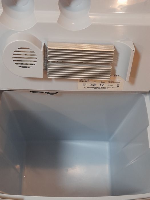 Авто холодильник *Ezetil'-12V/220V*26л.