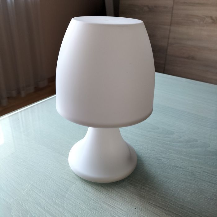 Nowa lampka na biurko Ikea