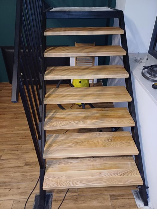 Stopnie, trepy, schody dąb, jesion,