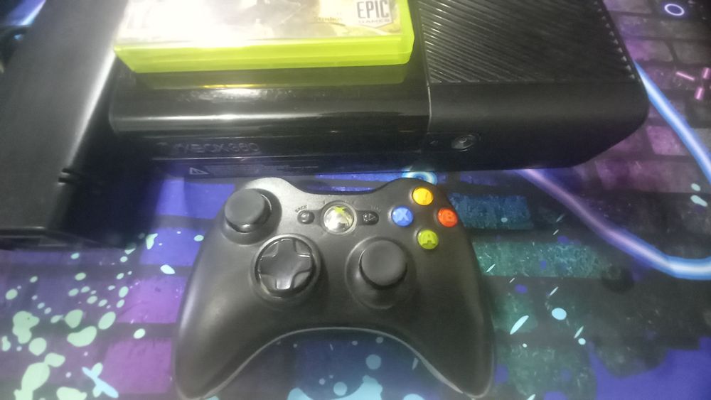 Xbox 360e 500 gb ліцензія+ диск з грою.