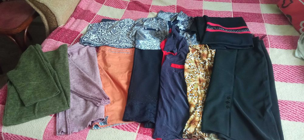 Віддам  жіночий одяг пакетом плаття кофтинки спідниці