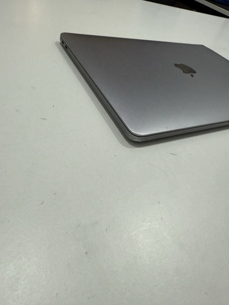 MacBook Pro 13" - A1706