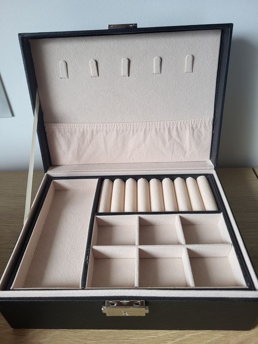 Szkatułka, kuferek na biżuterię