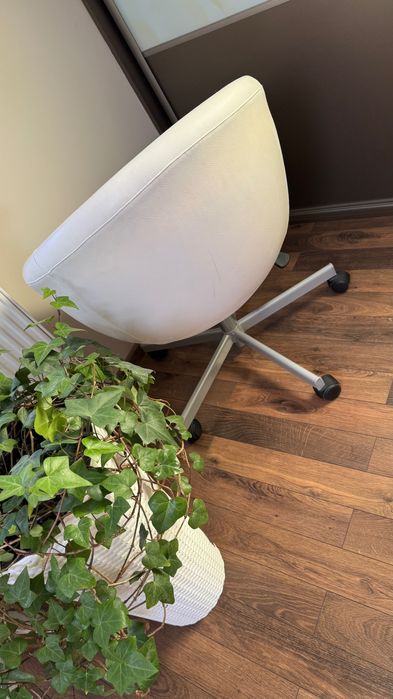 IKEA SKRUVSTA Krzesło obrotowe, Ysane biały